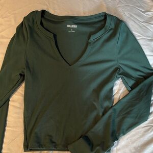 Hollister Women's Deep Green V-Neck top